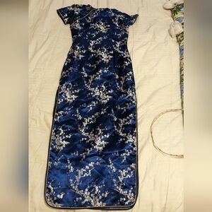 Beautiful made in China Golden Dragon dress size 36